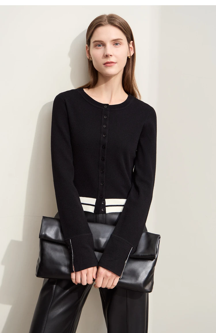 Amii Minimalism 2026 Strickjacke für Damen Herbst Neu Pendler O-Ausschnitt Gespleißte Kurze Wollstreifen Schlanke Langarm-Oberteile 12443022 – Detail 24