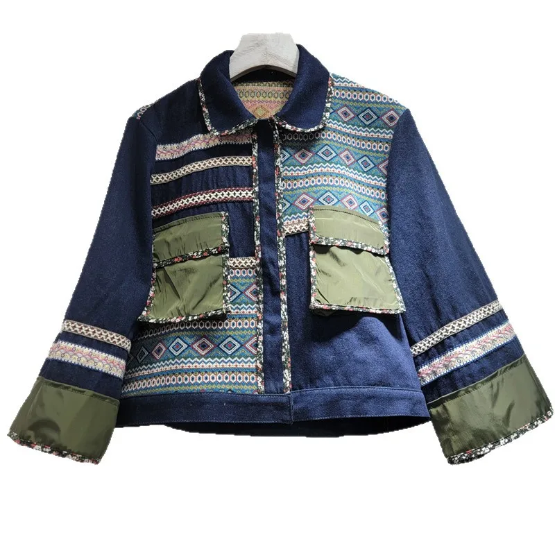 2026 Giacca corta in denim patchwork color block di nuovo design all'inizio della primavera 2026, top stile vintage con colletto rovesciato semplice di fascia alta da donna