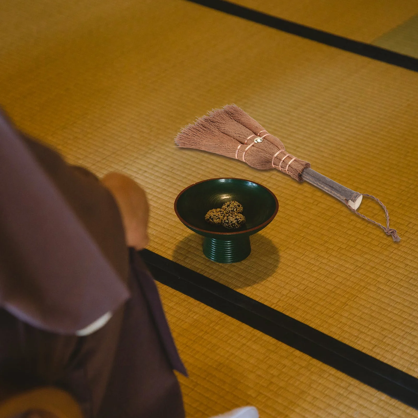 

Natural Palm Broom Mini Household Cleaning Tool Lightweight Durable Desktop Sweeping Accessory For Home Office Multifunctional