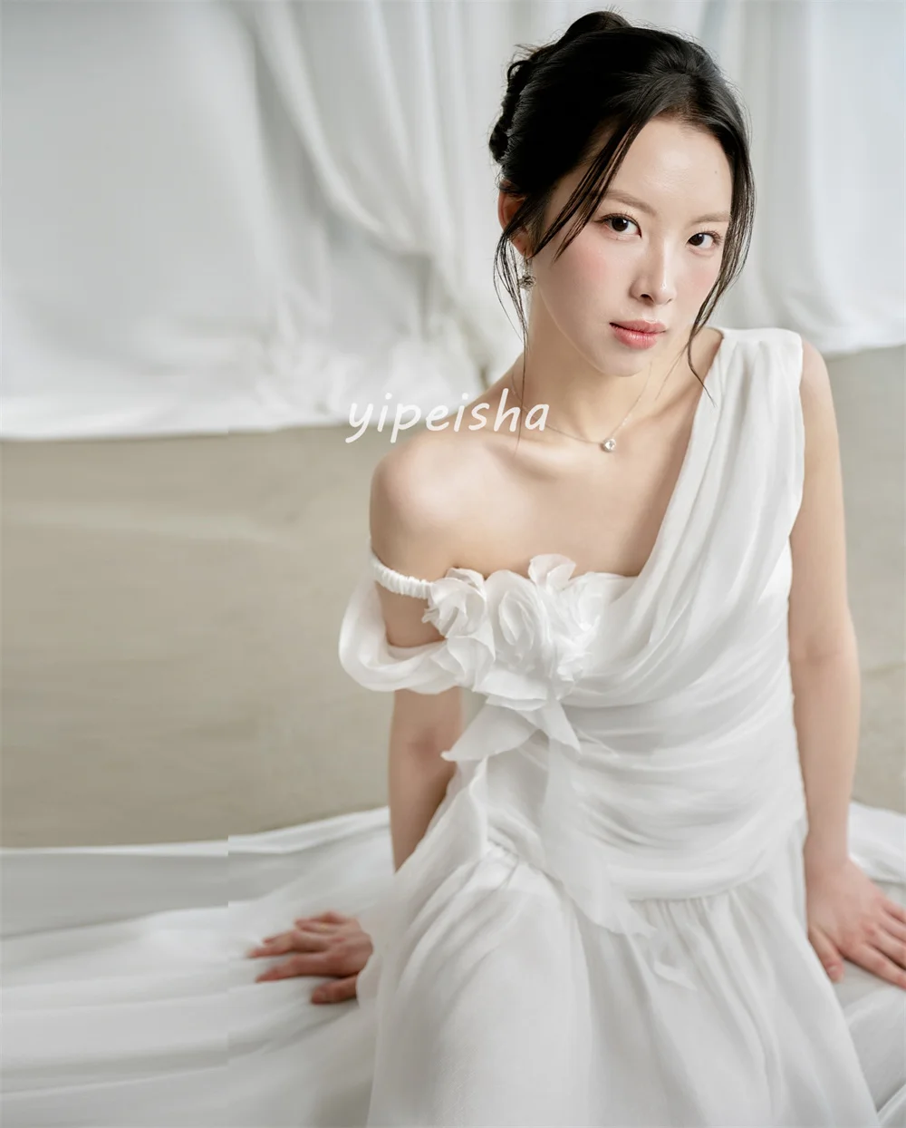 Vestidos largos personalizados de alta calidad, clásicos, de gasa, hechos a mano, con pliegues de flores, rectos, con hombros descubiertos, vestidos para ocasiones a medida