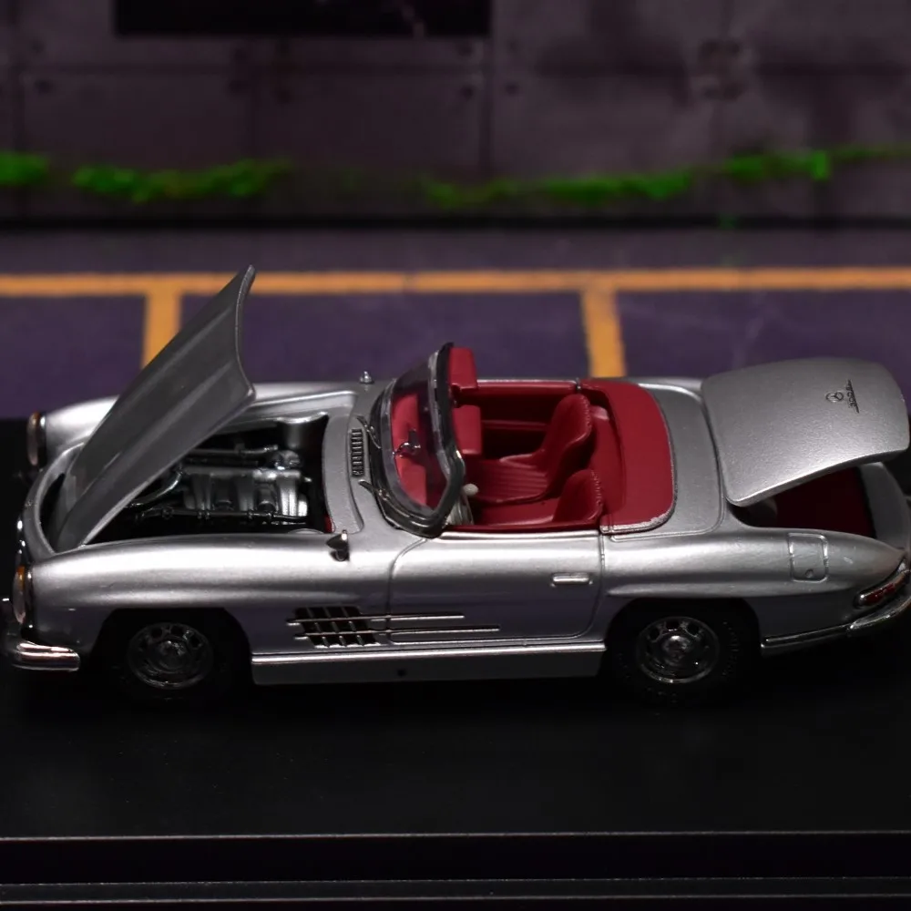 

DCM 1:64 Коллекция 300SL Взрослые хобби-трансформер Литая под давлением модель автомобиля