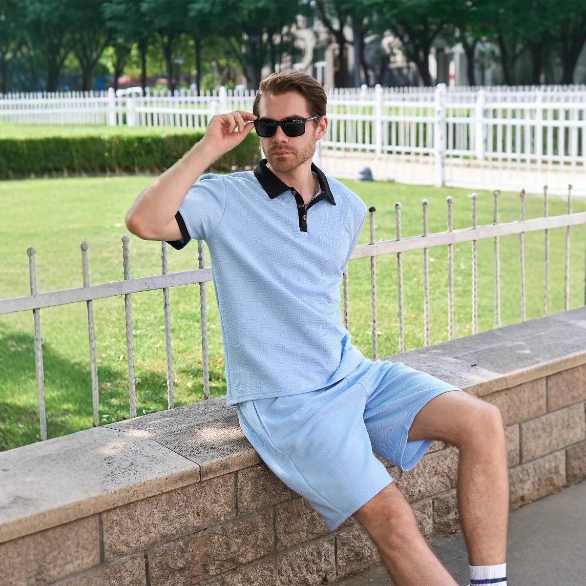 

Мужской летний новый жаккардовый повседневный комплект в маленькую клетку, модная футболка с лацканами на пуговицах и короткими рукавами и шорты, комплект из двух предметов