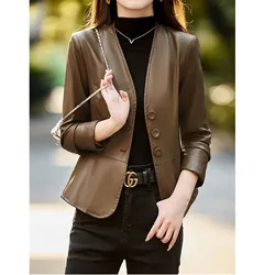 Chaqueta de cuero con cuello en V para mujer, diseño de alta gama, cintura ceñida, temperamento corto, rojo, primavera y otoño, 2024