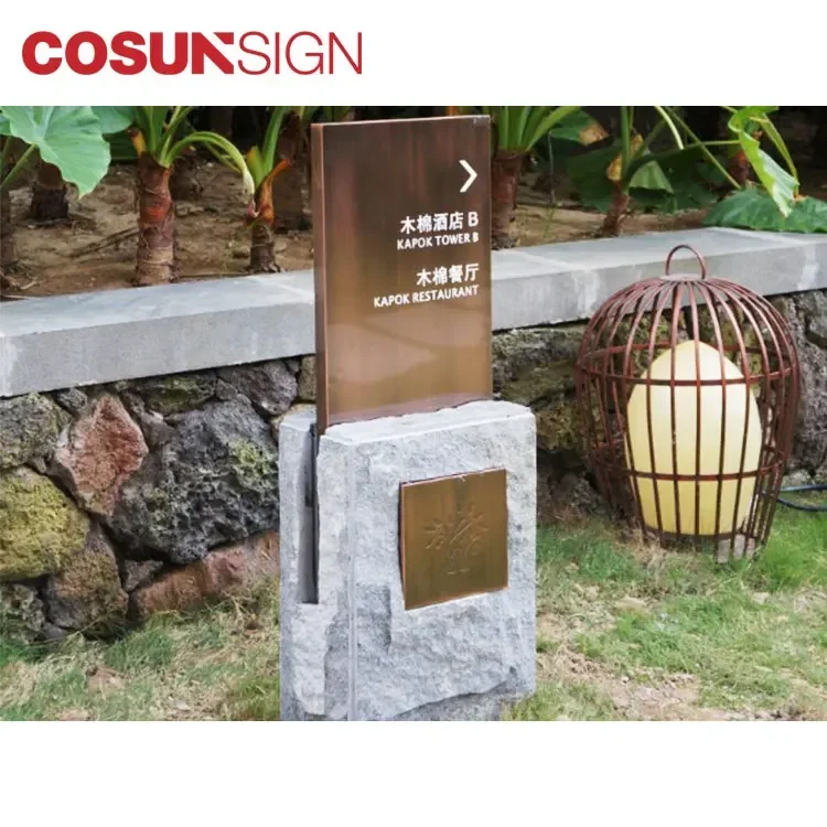 صندوق إضاءة لافتة LED خارجي بتصميم علامة تذكاري حديث للإعلان