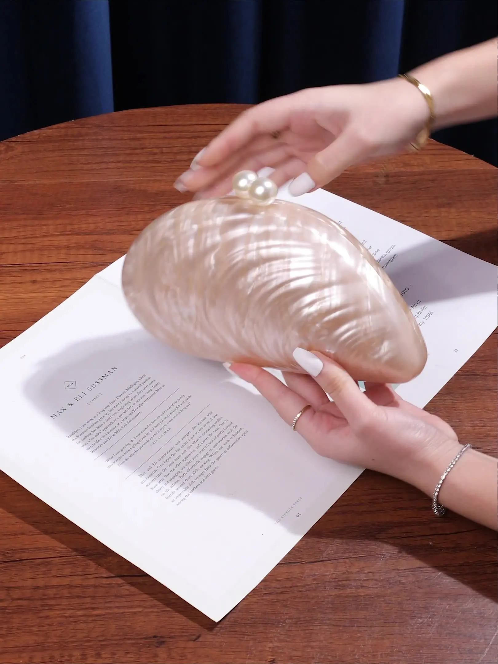 

2025 Women's New Shaped Shell Acrylic Single Shoulder Diagonal Cross Bag Fashion Wedding Banquet Handbag