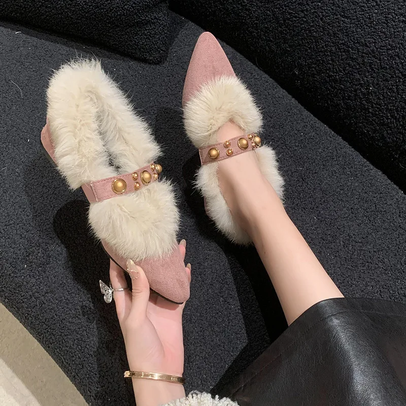 2025 Nuovo Autunno Inverno Tacchi pelosi per le donne Stile coreano Punta a punta Slip On Tacco medio grosso Foderato in pile Scarpe calde