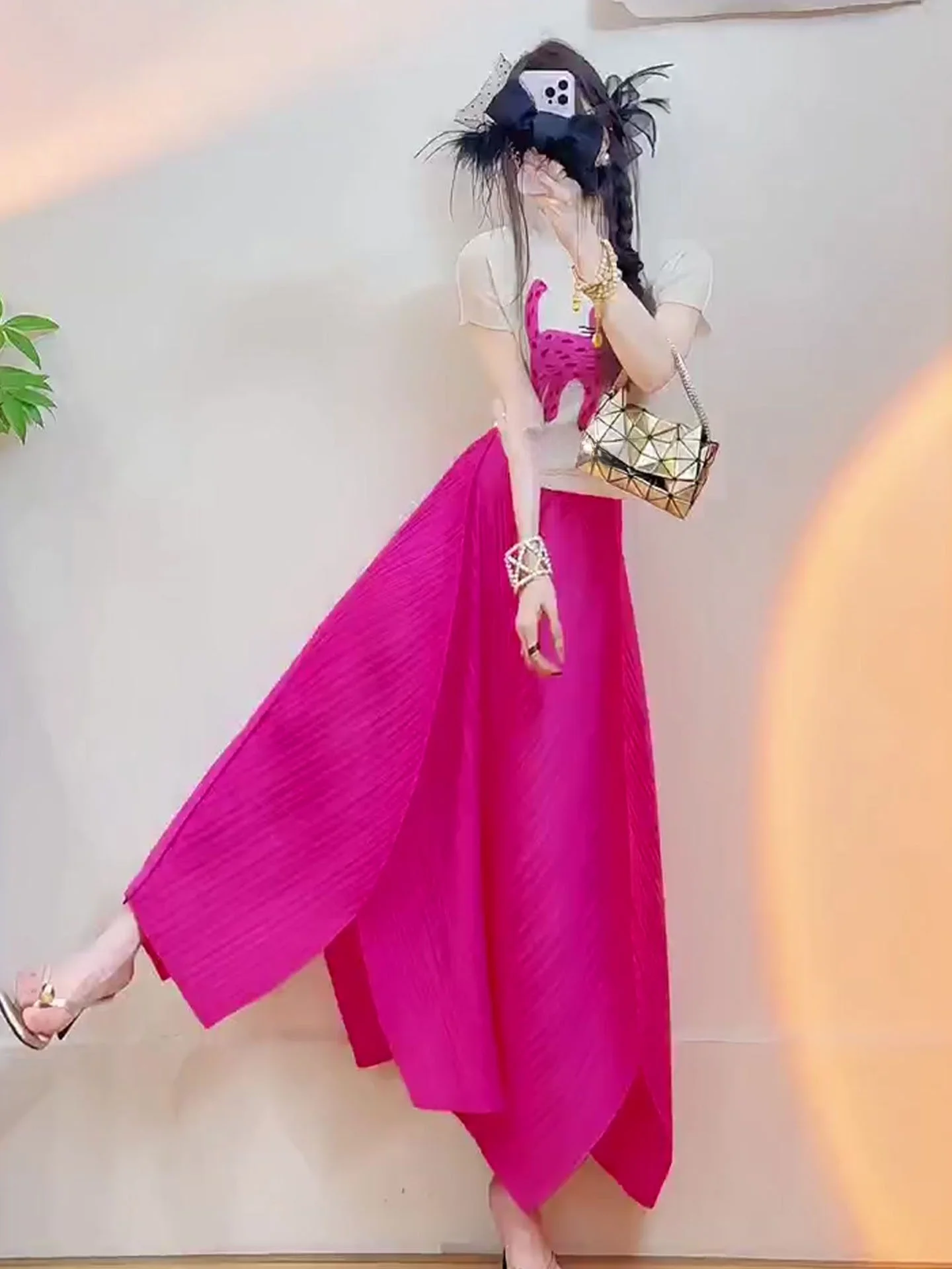 

Летний комплект для похудения: модный белый топ с отворотом и юбка с коротким рукавом, подчеркивающие фигуру