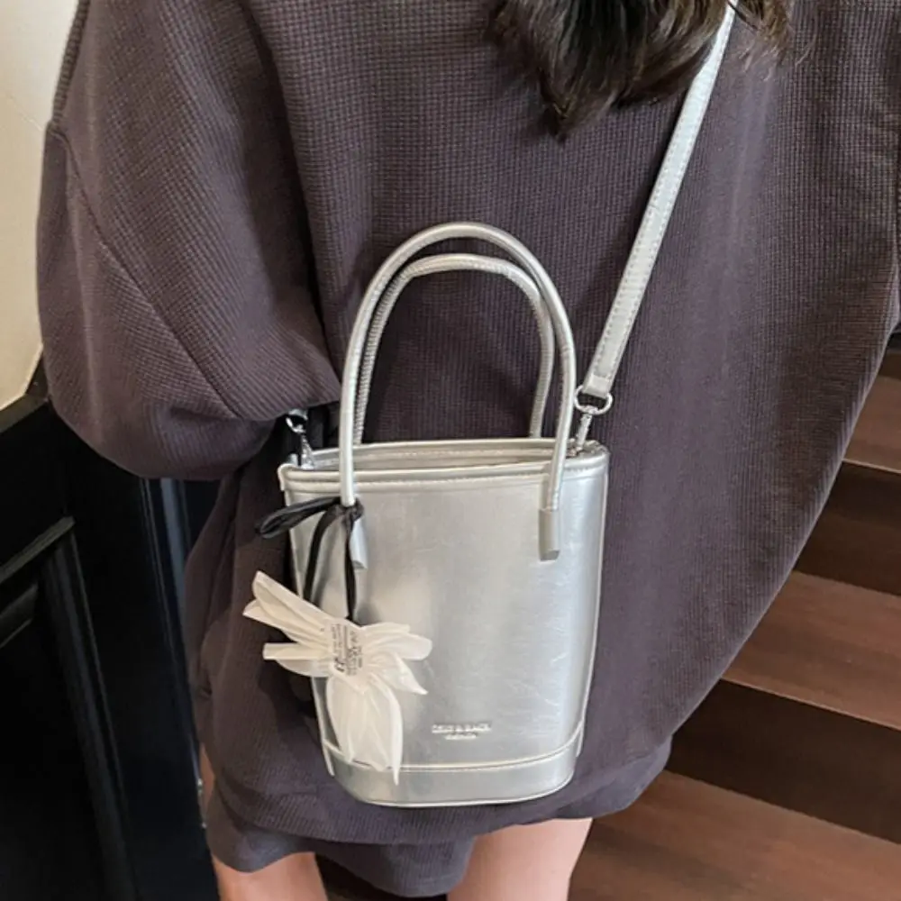 

Sweet Pu Leather Flower Bucket Bag with Pendant Large Capacity Women's Handbag Elegant Solid Color Crossbody Bag Outdoor