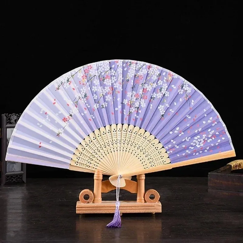 1Pc Vintage Seide Faltfächer Retro Chinesische Japanische Bambus Faltfächer Quaste Tanz Hand Fan Hause Dekoration Ornament Handwerk geschenk