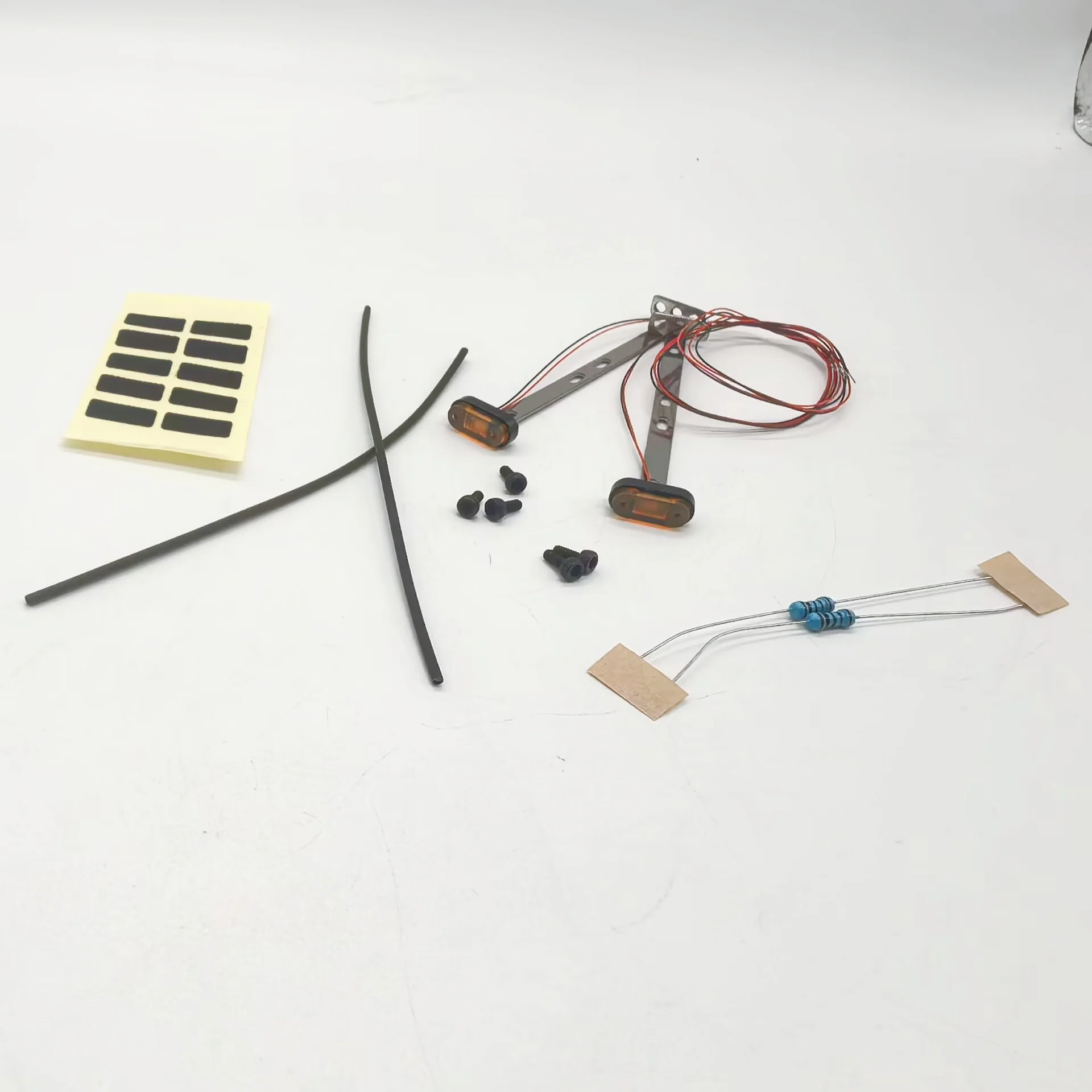 

RC 1/14 2-компонентные боковые фонари для грузовиков, космические светодиодные фонари, позиционирующее освещение для тягача Tamiya, запчасти для самостоятельного изготовления, аксессуары