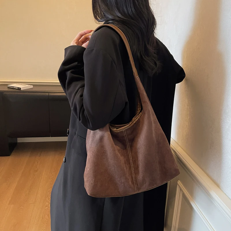 حقائب كتف من جلد البولي يوريثان بتصميم Leftside للنساء 2025 حقيبة هوبو شتوية جديدة للسيدات ريترو ​ حقائب اليد والمحافظ الفاخرة 2 قطعة/المجموعة