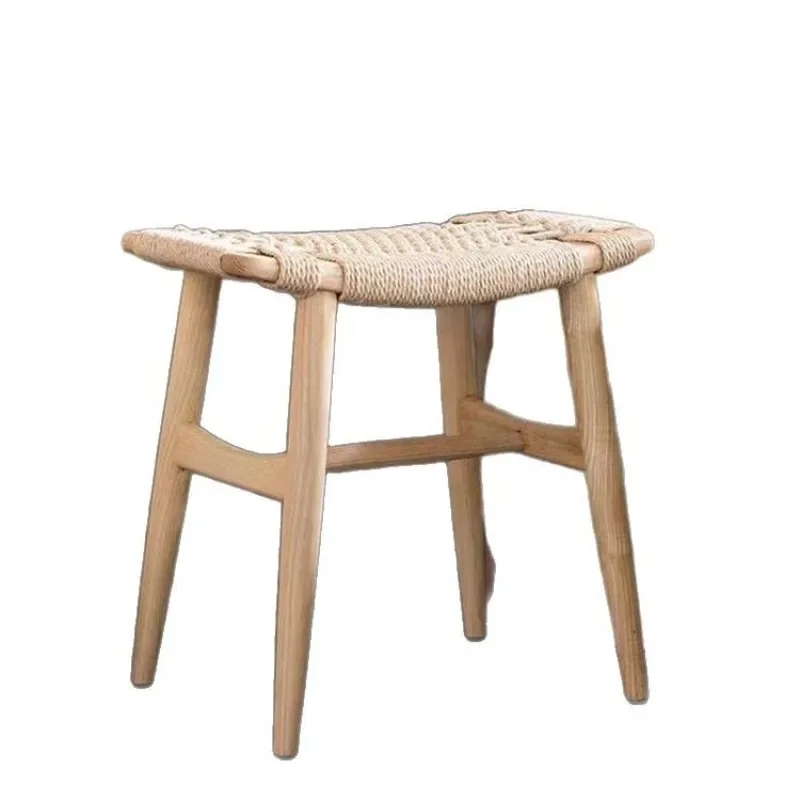 Enter the entrance to change shoes, low stools, log small dining chairs