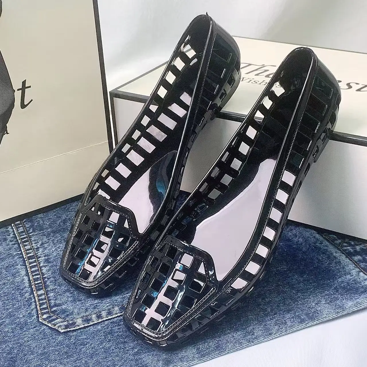 Spring and Summer New Korean Style Transparent Crystal Shoes for Women, Comfortable Closed-Toe Hollow Sandals, Soft and Fashionable Dongdaemun Jelly Shoes, Slip-On Slippers image 6