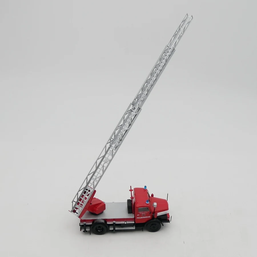 Diecast Ixo 1:43 escala IFA S4000-1 DL25 camión legal alemán motor de bomberos escalera coche en miniatura de aleación juguete coleccionable exhibición de recuerdo