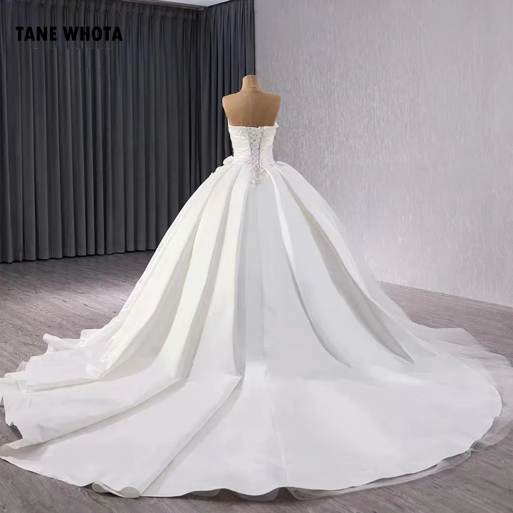 Vestidos De Novia Boda Sweetheart Lace Up กลับเลื่อมประดับด้วยลูกปัดคริสตัล Ruched ที่กําหนดเองชุดแต่งงานสีขาว