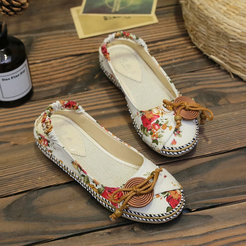 2022 Spring and Summer Fashion Trend Large Size Round Head Ethnic Style Flower Low-top Flat Heel Breathable One-word Strap Shoes