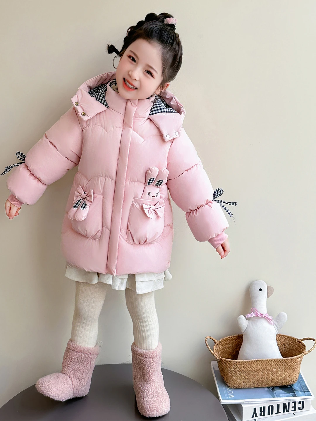 

Утепленная хлопковая куртка для девочек, зимняя теплая одежда с капюшоном, модный наряд для малышек, новинка 2025 года, премиум-класс для женщин