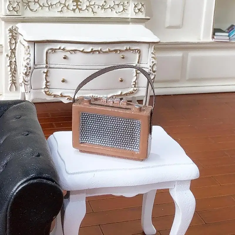 Mini modelo de Radio portátil Vintage para casa de muñecas, accesorios de decoración, casa de muñecas, decoración de escena del hogar, juguetes, regalos para niños, 1/12