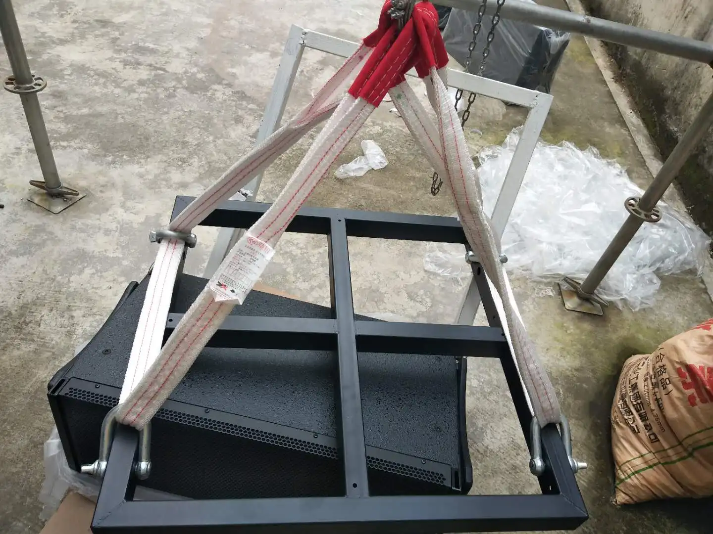 Altoparlante da concerto per esterni con sistema Active Line Arrays a 3 vie da 2800 W