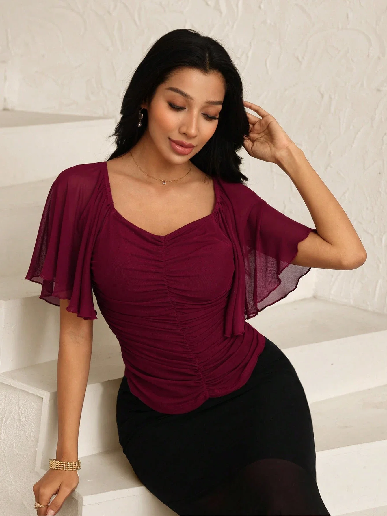 

Элегантная сексуальная блузка из сетки винного цвета с рюшами для свиданий и прогулок