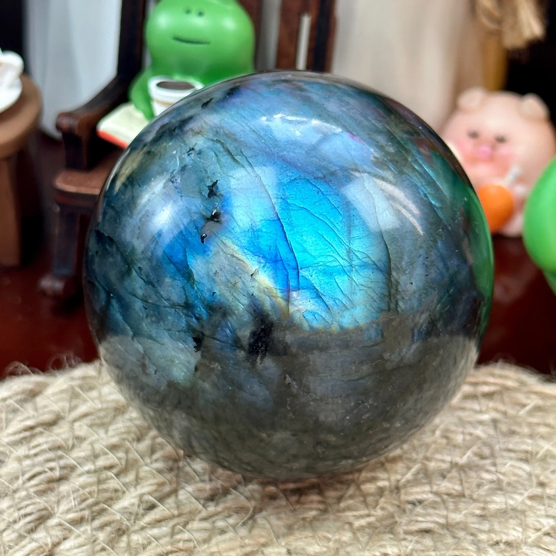 Natural pull feldspar crystal ball decoration moonstone polished meditation, living room porch decoration wind water balloon.