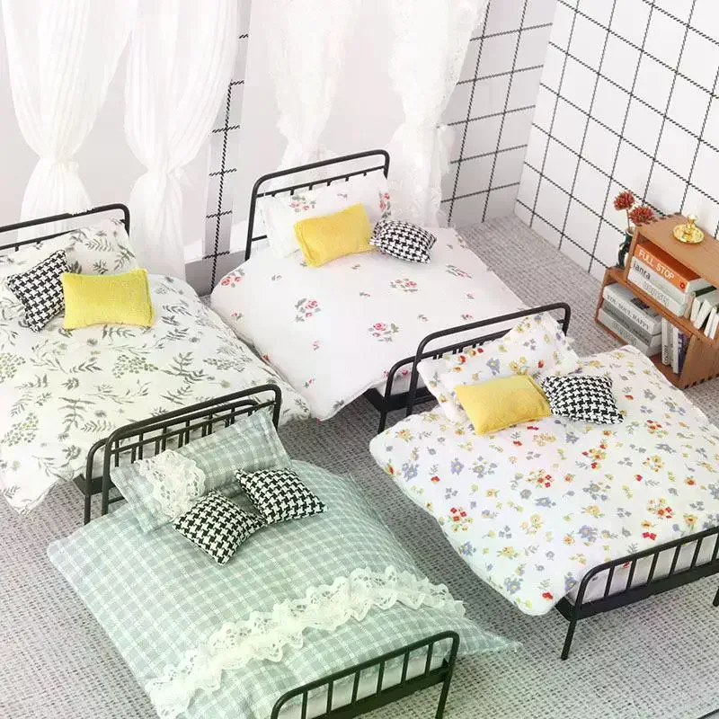 

1/12 Dollhouse Simulation Quilt Pillow Bed Model Set Dollhouse Miniature Bedroom Decoration Micro Scene Construction Props