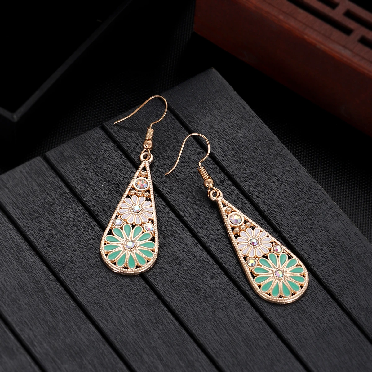 Bohemia Yellow Flower Crystal Earring for Women Vintage Enamel Daisy Teardrop Geometric Earrings Floral Wedding Jewelry Gift