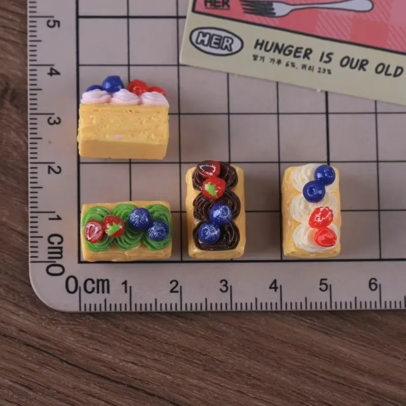 10pcs Mini Chocolate Cake Blueberry Strawberry Cream Cake Model Miniature Dessert Food Resin Accessories Bakery Scene Decoration