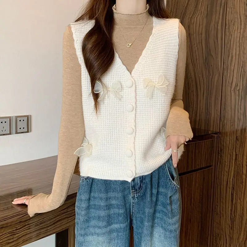 

Fresh Women's Vneck 3D Bowknot Knit Vest 2025 Spring Autumn New Layered Over Button Coat Top Versatile Wear Hot Attractive