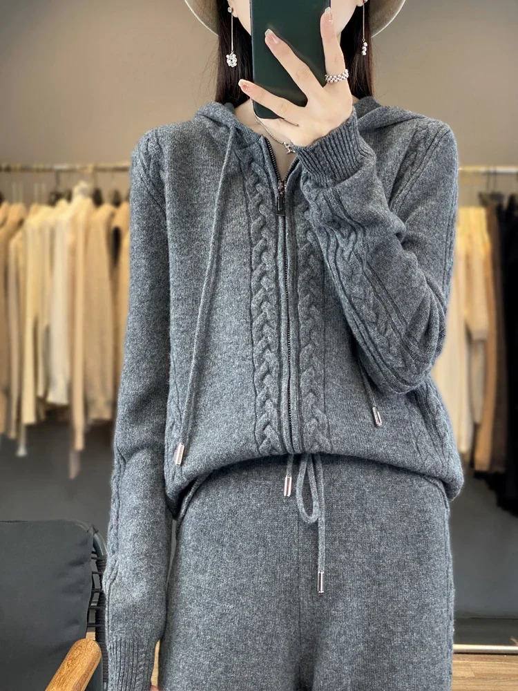 Ensemble 2 pièces pour femme en cachemire pur : cardigan à capuche avec motif floral torsadé, pull ample et pantalon large en mélange de laine