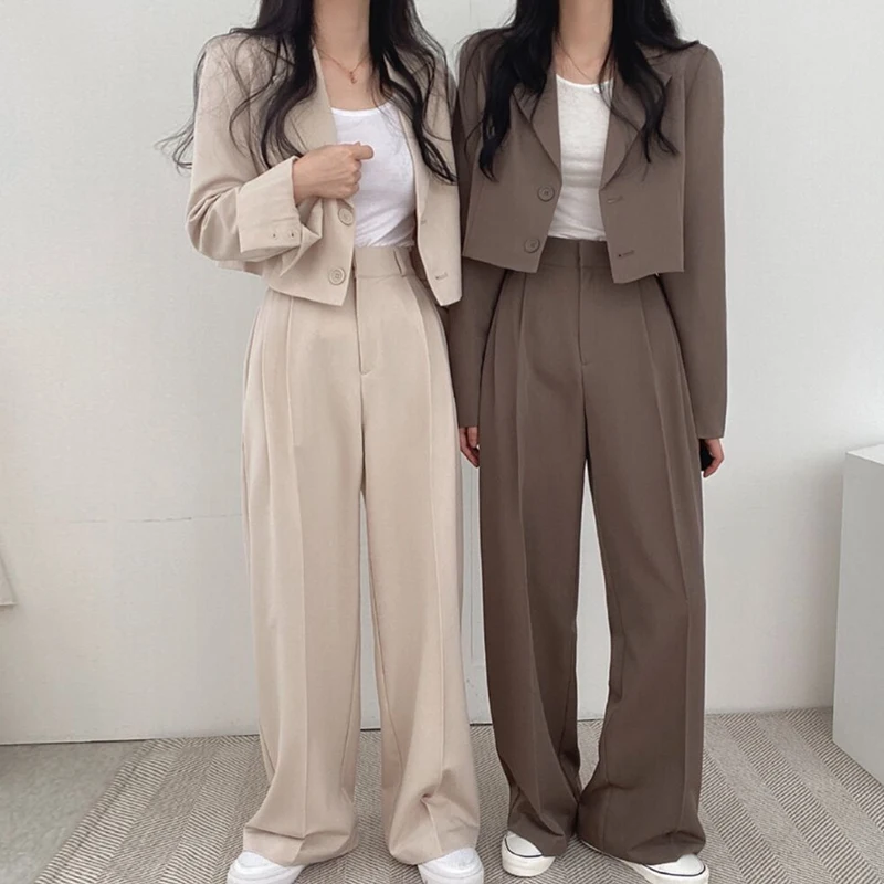シックなショート丈ノースリーブジャケットとハイウエストワイドレッグパンツのツーボタンクラシックカラーファッションセット（若い女性向け）