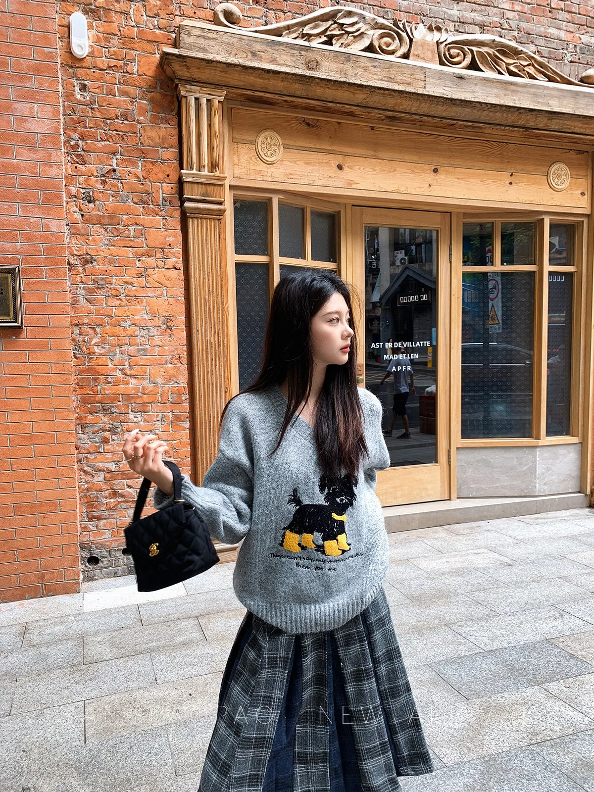 

Женский свитер с вышивкой собаки, V-образный вырез, свободный крой, трикотаж, осень-зима, новинка, простой, стройнящий, с флисовой подкладкой