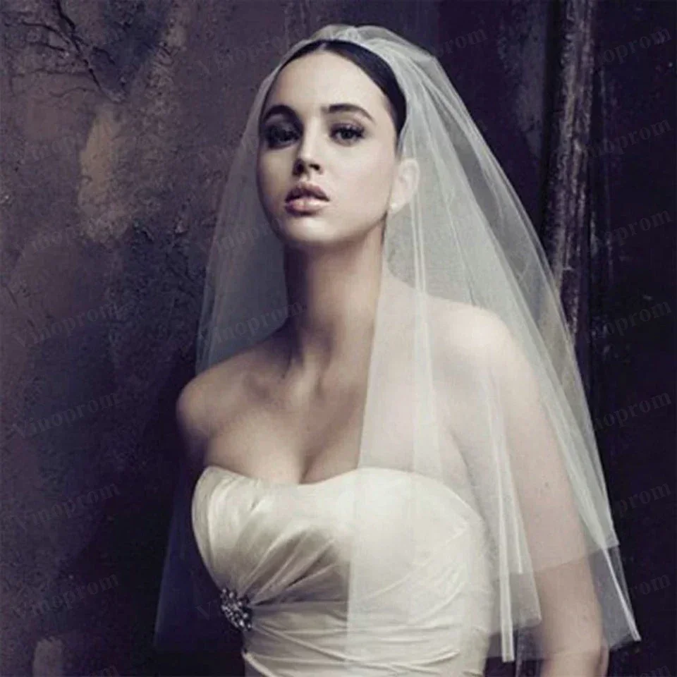 Short 2-Tier Wedding Veil with Comb - usage example
