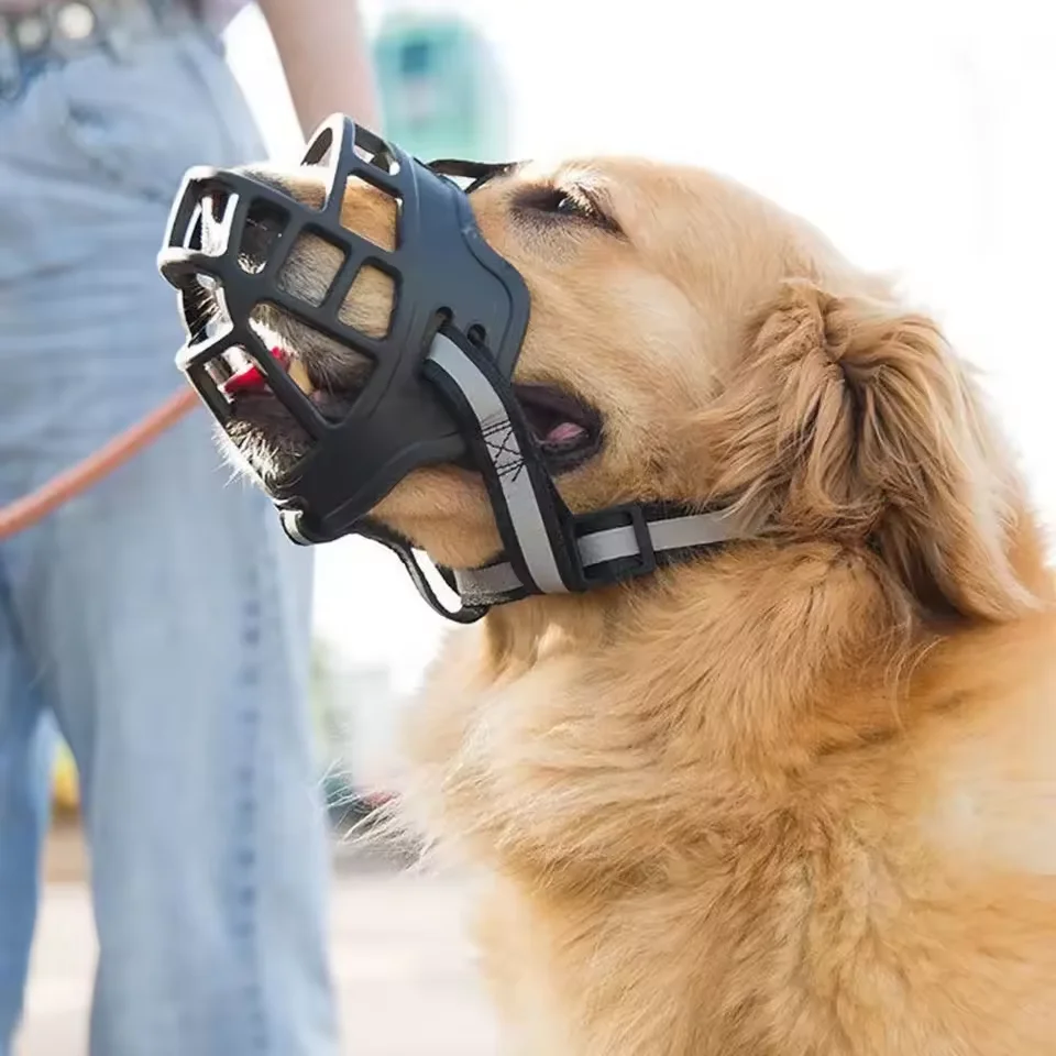 Adjustable Dog Muzzle Anti-Biting Dog Mouth Cover With Reflective Strip Can Drink Water Breathable Plastic Anti-Barking Mask