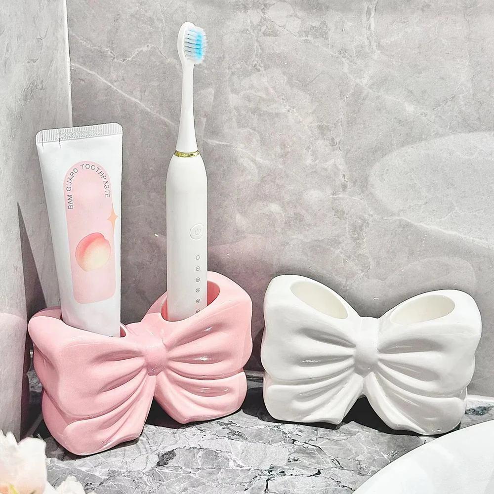 Eine nordisch inspirierte, unregelmäßig bogenförmige Aufbewahrungsbox für Make-up-Pinsel, speziell für die Kosmetikaufbewahrung konzipiert, kann als Make-up-Pinselhalter verwendet werden, verbessert die Ästhetik der Ra – Detail 4