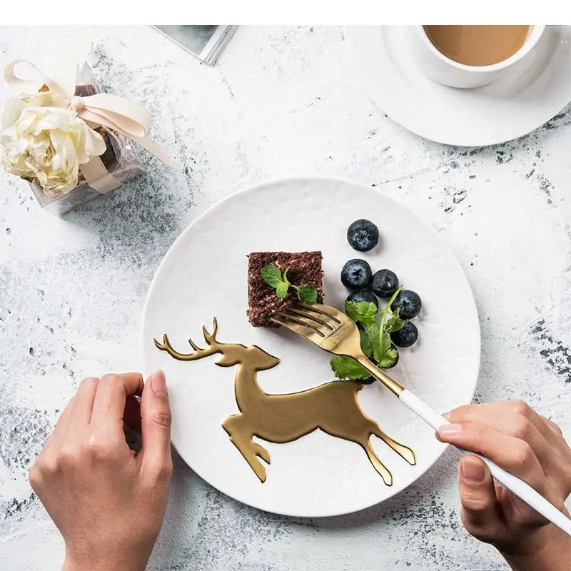 Nordic Style White  Golden Deer Ceramic Plate Hanging Wall Western Dessert Dish Bakeware Decorative