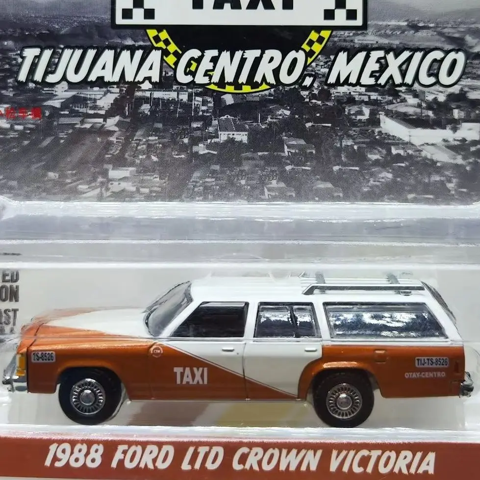 

1: 64 1988 Ford LTD Travel Edition Taxi 30026 Advanced Collection Ornament Car Models
