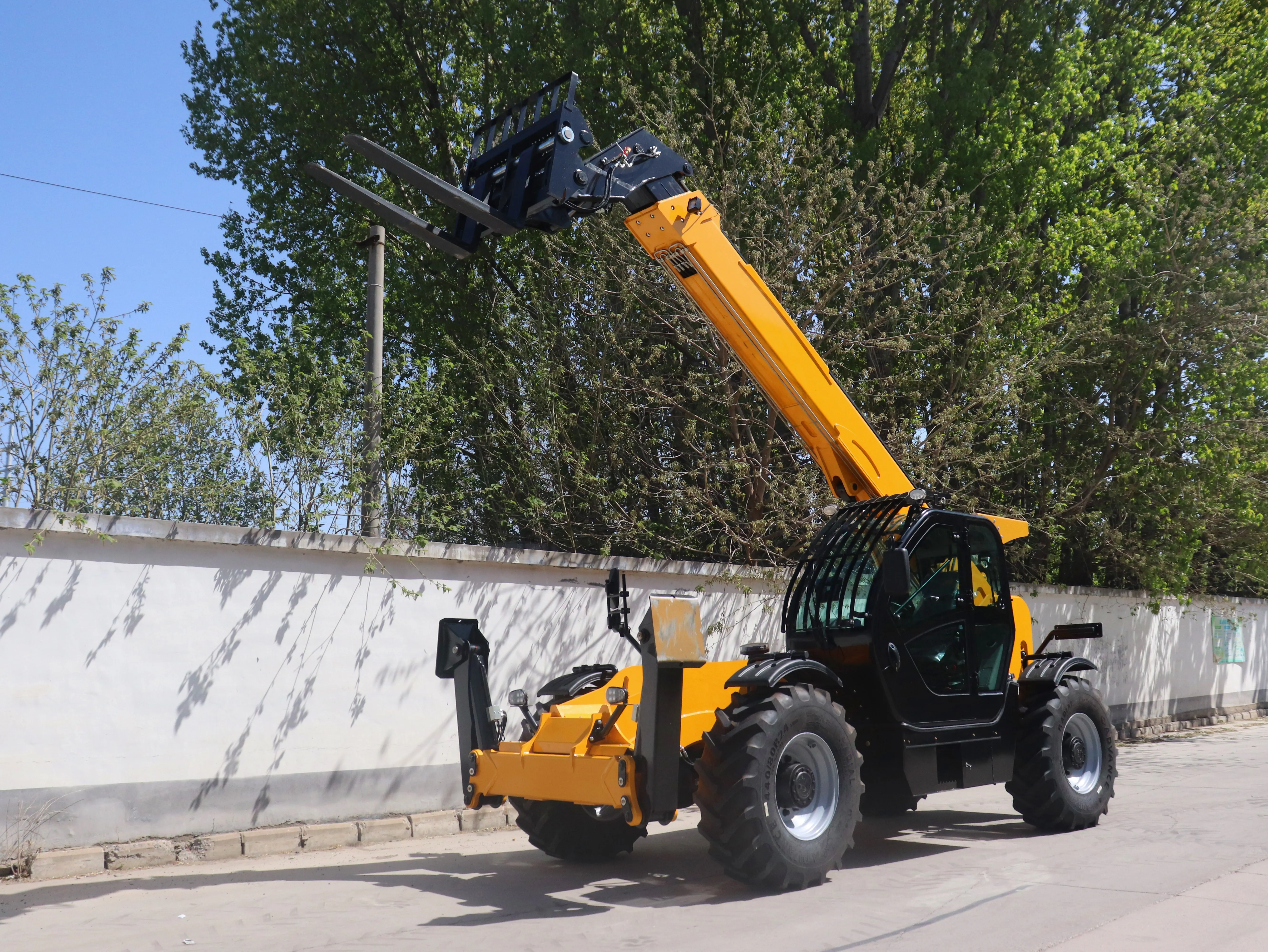 Customized Diesel Telescopic Boom Forklift Truck 3-5ton Load Capacity Heavy-Duty Lifting 6-18m Telescopic Handler Forklift
