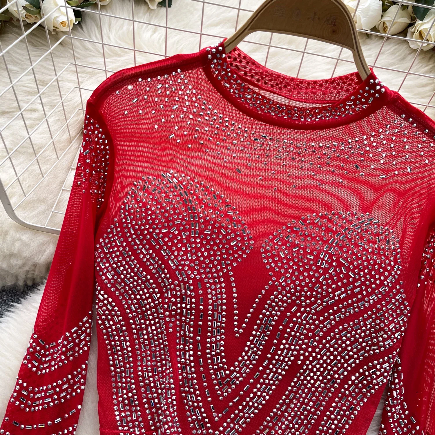 2025 ฤดูร้อนใหม่เซ็กซี่ Blink Beading Tops ผู้หญิงแขนยาว O คอ INS สุภาพสตรี Chic แฟชั่นเงา Slim Club Party เสื้อ