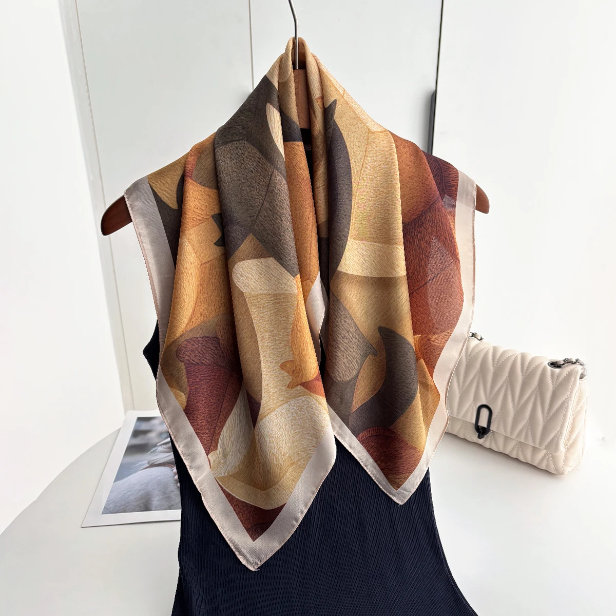 

Женский квадратный шелковый платок класса люкс с дизайнерским принтом, повязка на голову, маленькие платки для волос, женские платки-банданы