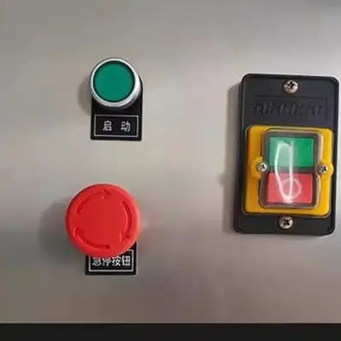 

Полуавтоматическая машина для разрезания кокосов / кокосорезка