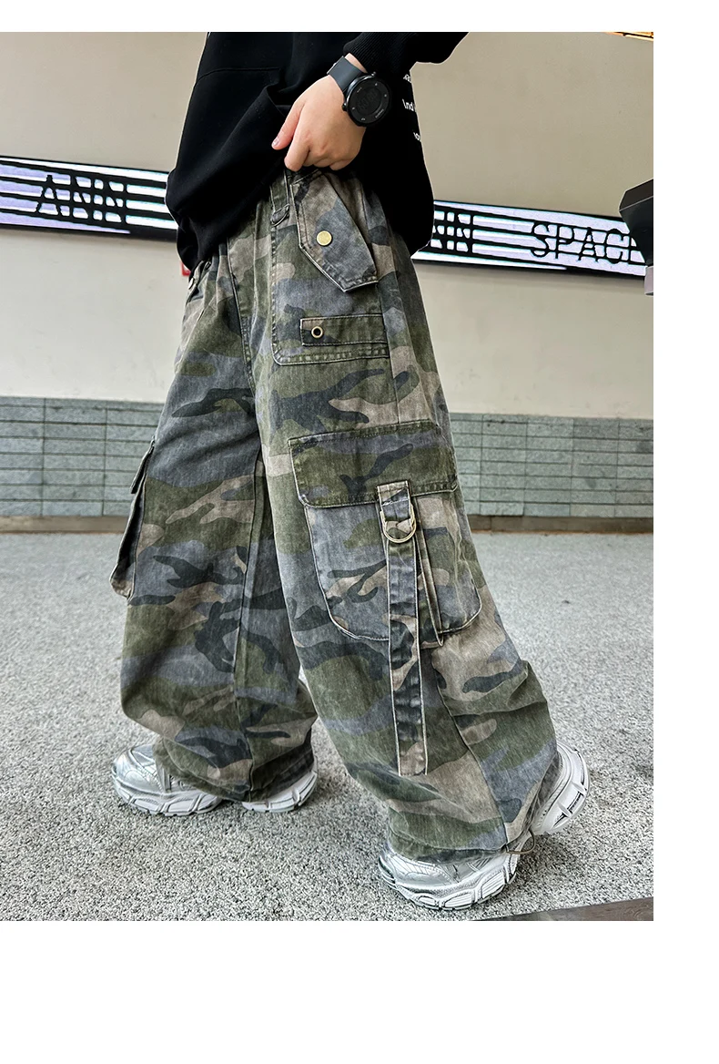 Neue stylische Herbst-Cargo-Hosen mit mehreren Taschen im Camouflage-Look für Teenager-Jungen, locker geschnittene, lässige Harajuku-Hip-Hop-Y2K-Hosen, Größe 5-14 Jahre. – Detail 10