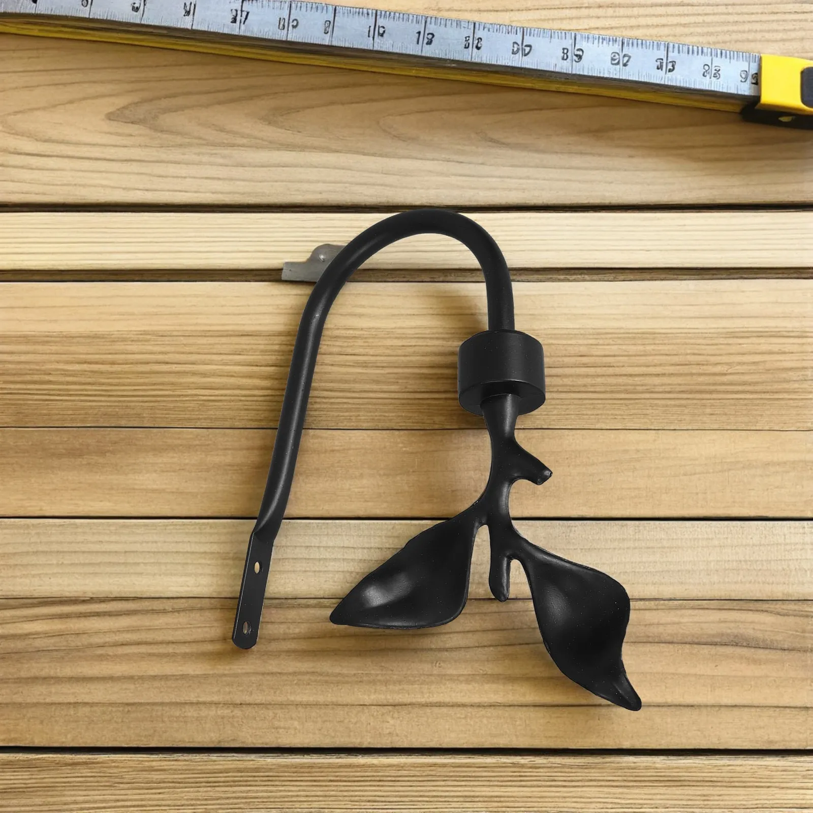 2Pcs Decorative Leaf Shaped Metal Curtain Holdbacks Wall Mounted Zinc Alloy Drapery Hooks for Home Office Bathroom Decor