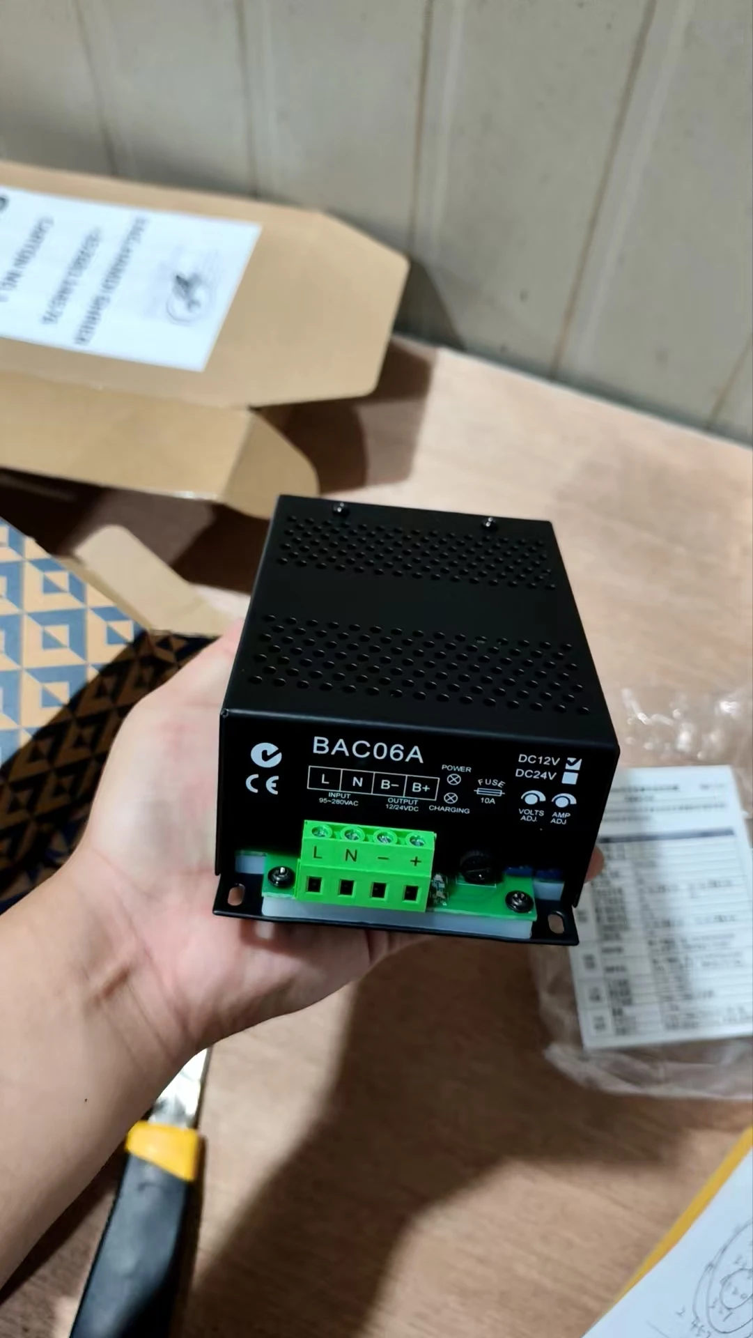 Copy-BAC06A Battery Charger 12V 24V