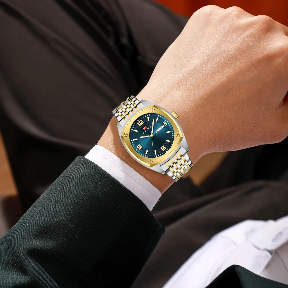 Luxury Men Stainless Steel Watch Fashionable Business Style Gold Calendar Quartz Movement Wine Barrel Shaped Casual Sports Watch