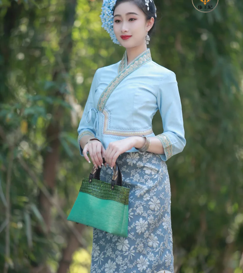 

Chinese Dai women's traditional summer work clothes and casual wear