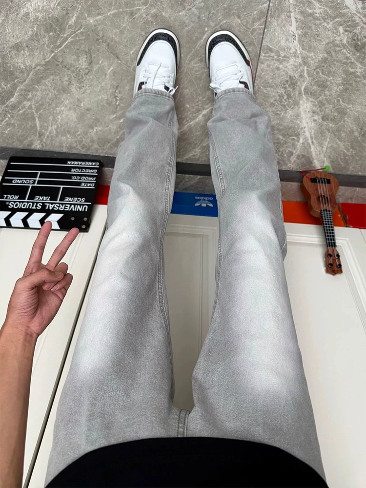 Calça Jeans Slim Fit Cinza Fumo com Corte Reto e Micro Flare Estilo Americano High Street para Homens e Mulheres