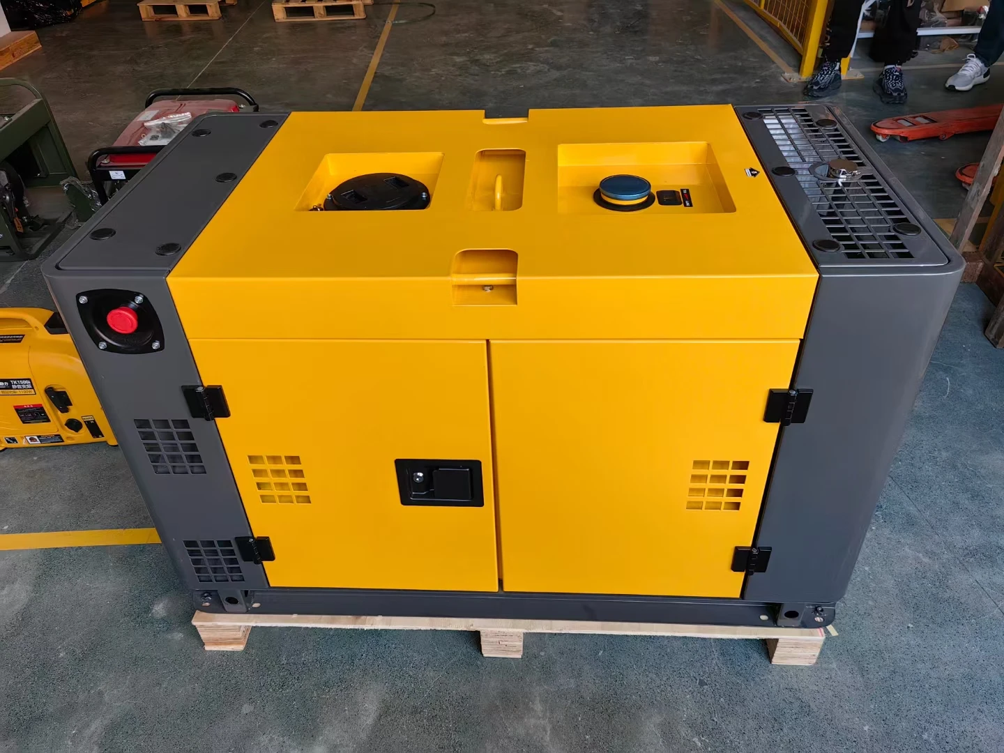 

Silent Generator 220V/380V China Type, Factory Direct Sales, Ready-to-Use Engine Generator for Travel Electricity, Made in China