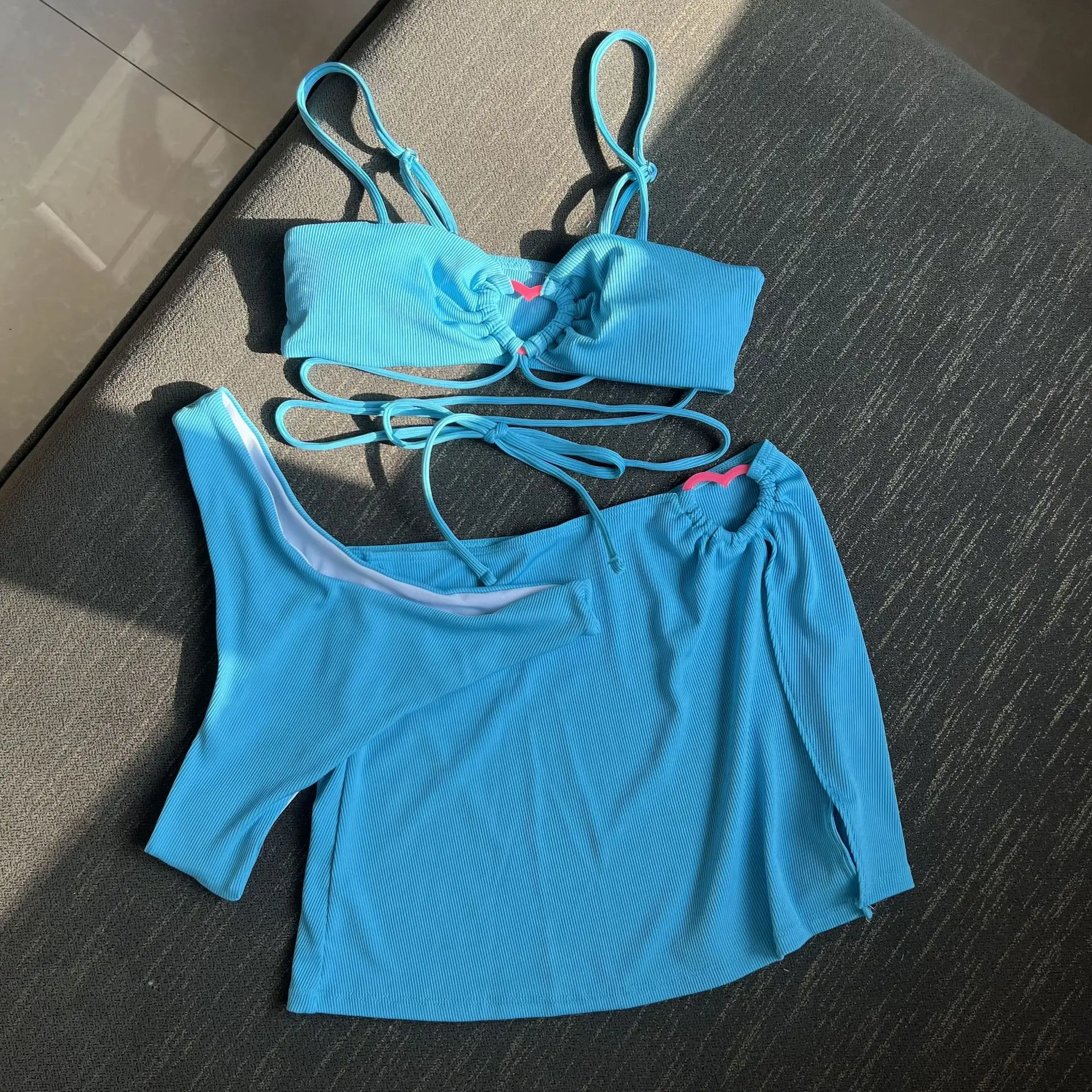 

2025 сексуальный комплект бикини-бандо на тонких бретельках из 3 предметов, женский купальник, юбка, купальник, однотонный купальный костюм в рубчик с эффектом пуш-ап, оптовая продажа