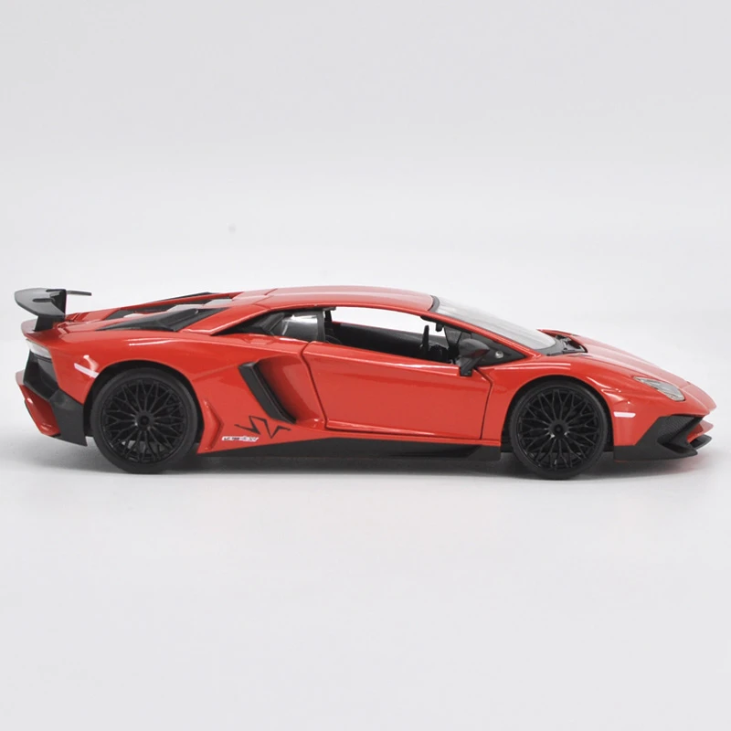 Bburago 1:24 Lamborghini Aventador LP750-4 SV Alloy Sports Car Model Diecast Metal Toy Car Model Simulation Collection Kids Gift